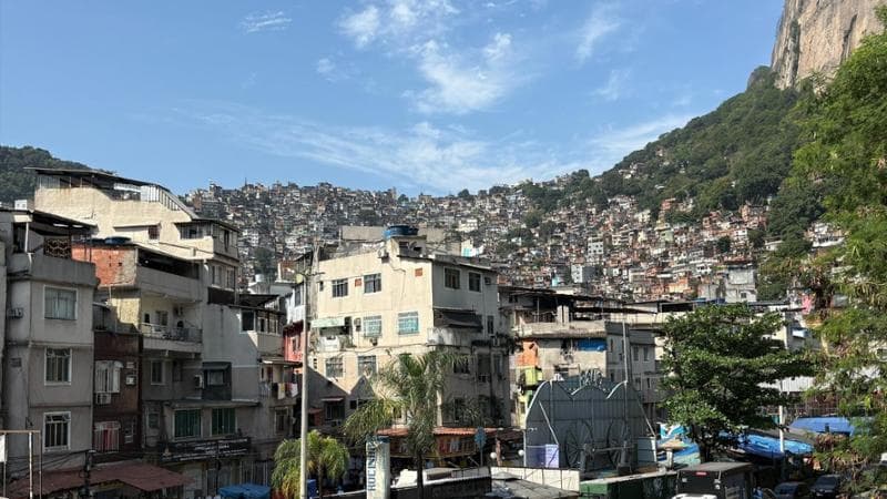 Anteprima: Tra le gang brasiliane pronte a falsare le elezioni: “Le favelas fanno politica”