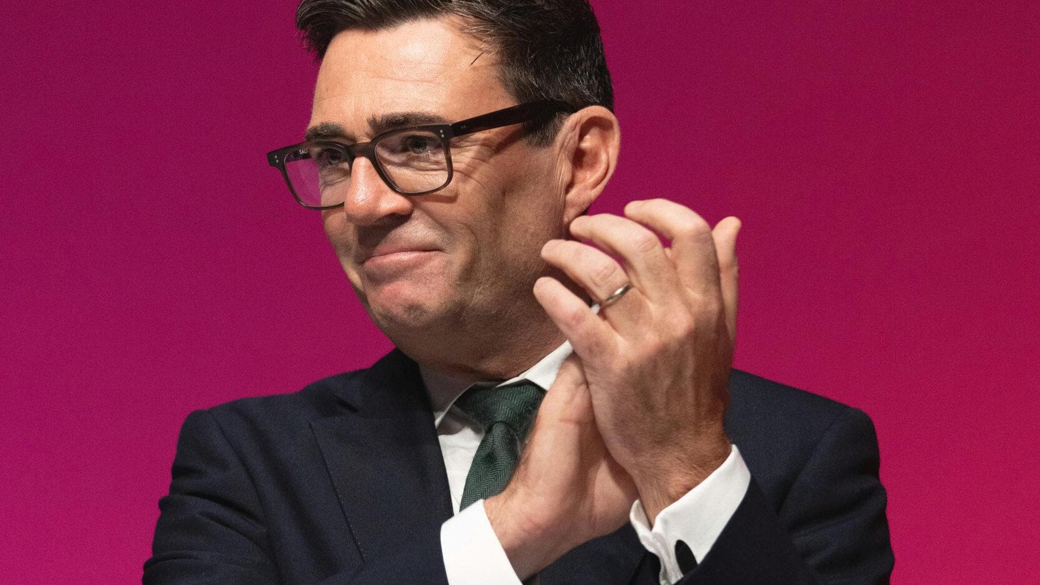 Regno Unito, l’ipotesi del voto anticipato a maggio: Burnham tra smentite e tentazione