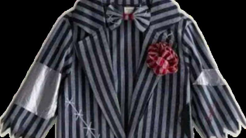 Halloween, nuova bufera su Zara: l’abito per bambini che ricorda la divisa dei lager