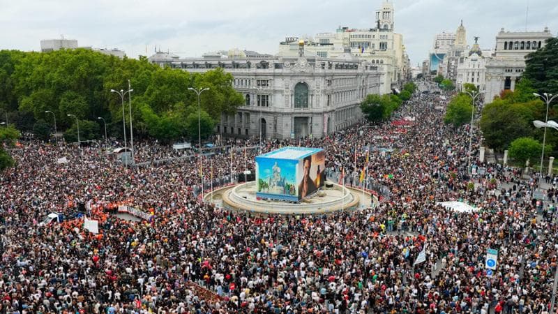 Spagna, migliaia in piazza dopo la bocciatura del decreto casa: “Ora sciopero generale”