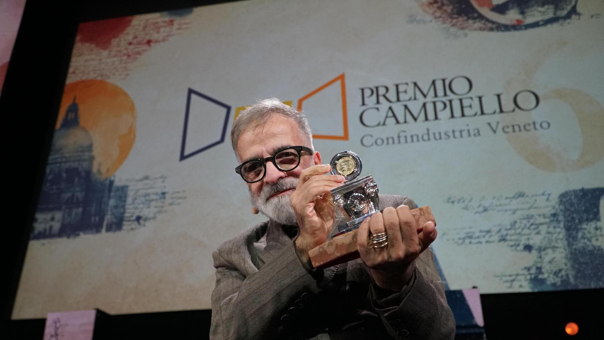 Premio Campiello, vince Marcello Fois: “Lo dedico a Michela Murgia: era bellissima”
