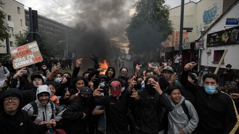 Francia, i liceali non cedono. Martedì nuove proteste,Mélenchon dà il sostegno