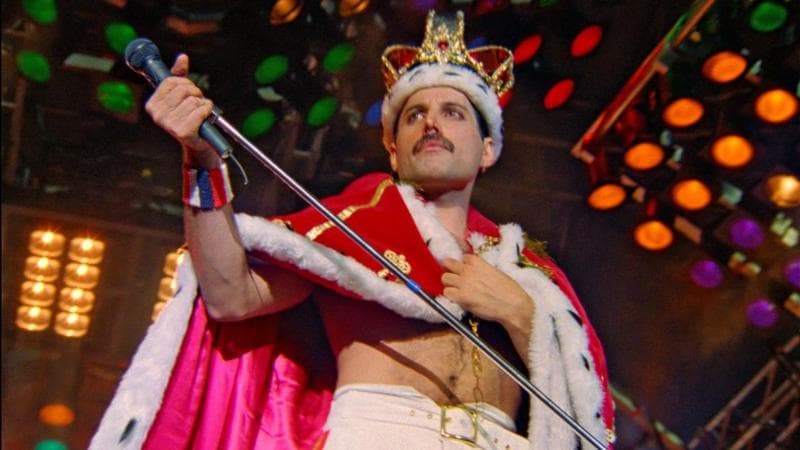 Freddie Mercury (1946-1991)sul palco in Ungheria. Il film Queen Budapest sarà in sala dal 7 all’11 ottobre