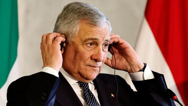 Lieve calo di pressione per Tajani, poi i controlli al Gemelli. La Farnesina: “Il ministro sta bene”