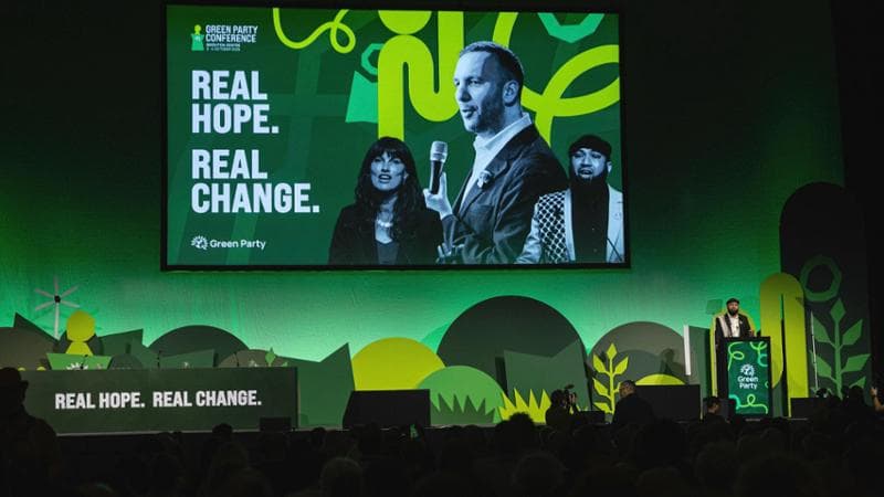 Anteprima: “Il sionismo è razzismo”: polemica per la mozione dei Verdi britannici. L’ira di Israele
