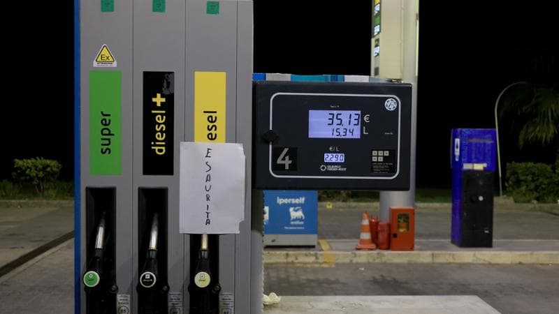 Diesel, salta lo sconto sulle accise da 6,1 centesimi. E sale anche il tetto ai prezzi di Eni