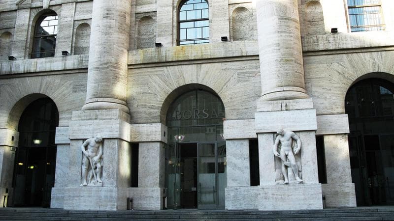 Le Borse oggi, 8 ottobre. Crollano i listini tra petrolio e spread. Le banche pesano a Piazza Affari