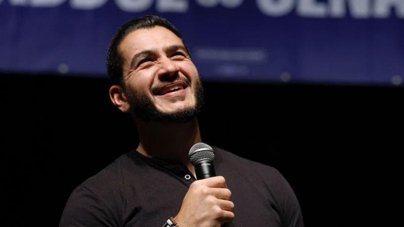 Copertina: El-Sayed, la nuova stella dem che piace anche ai Maga. E che ora spaventa Trump