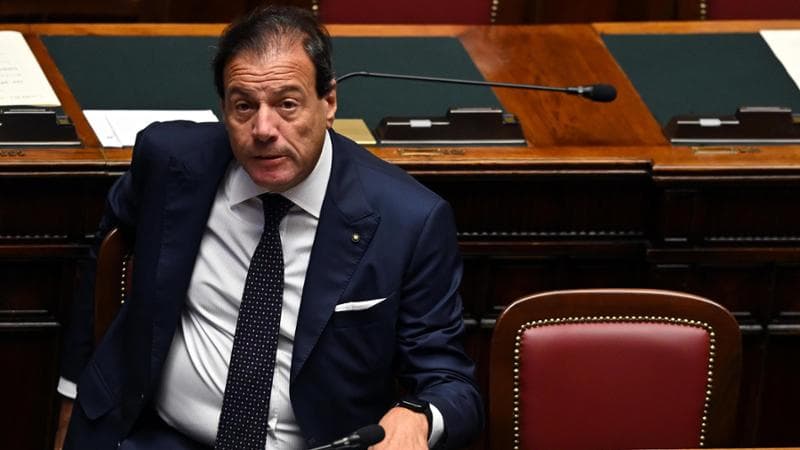 Manovra, il governo pensa a un contributo di banche e società energetiche. Leo: “Vediamo di farlo”