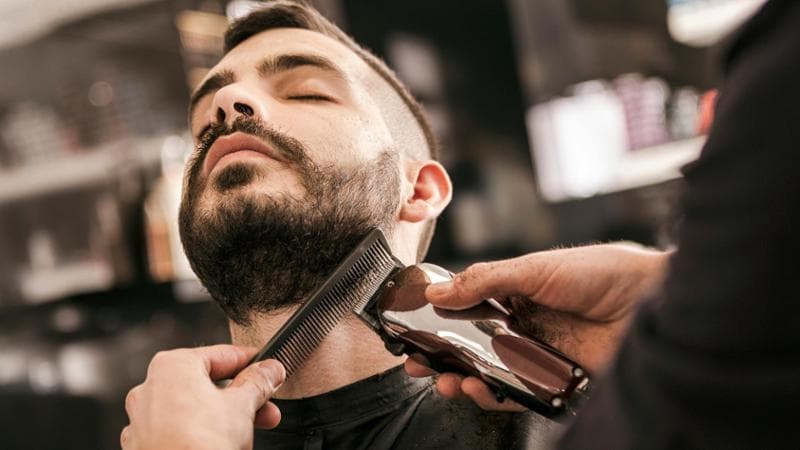 Cura di barba e capelli tra le spese più importanti per gli italiani
