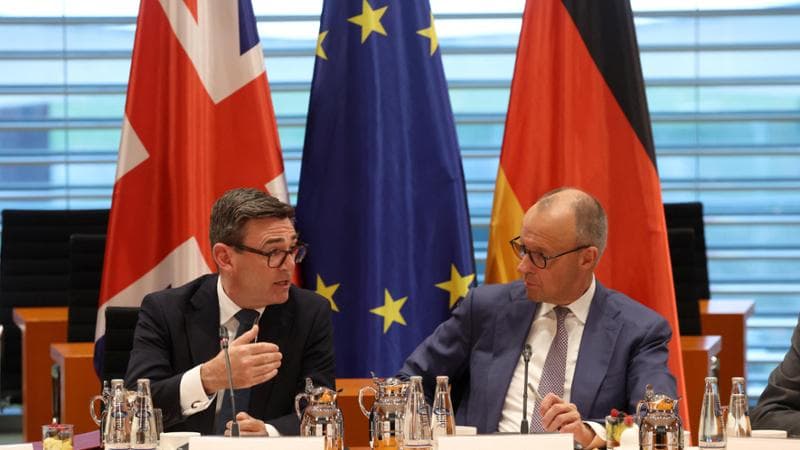 Copertina: Progetto del super jet, Londra invita Berlino