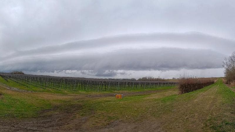 Previsioni meteo, temporali e calo termico dal Centro-Nord al Sud. Migliora domenica