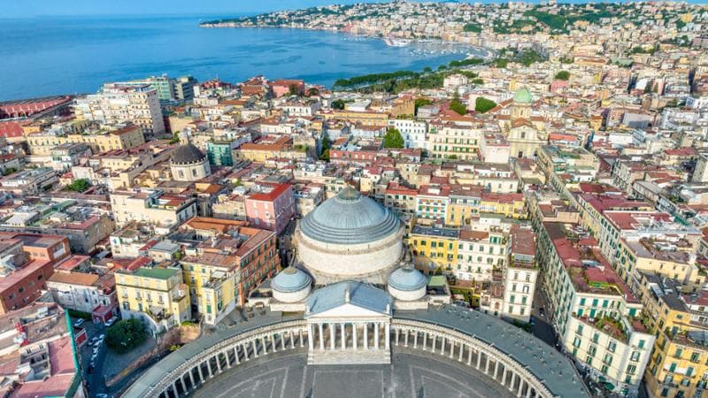 Napoli, affitti annuali contro chi non paga:  anche la casa è precaria