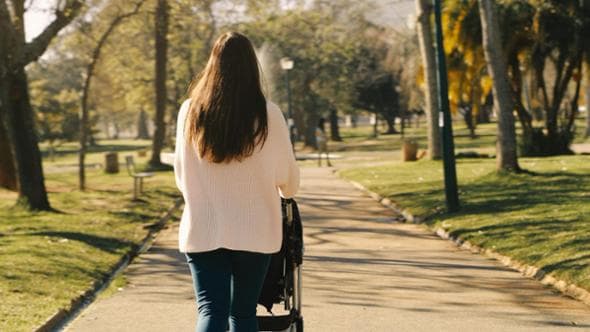 Baby sitter e colf escluse dal bonus mamma, il tribunale di Milano: “Incostituzionale”