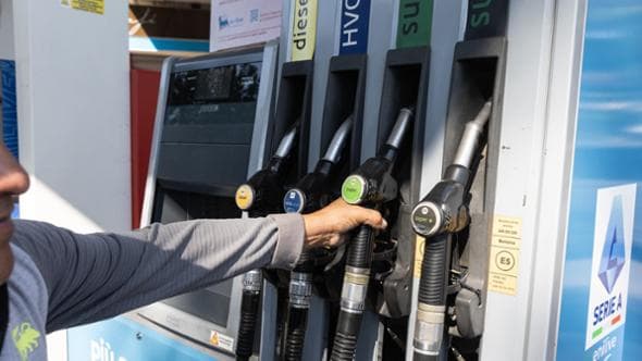 Gasolio a 2,19 nei distributori Eni: la compagnia abbassa ancora il prezzo consigliato