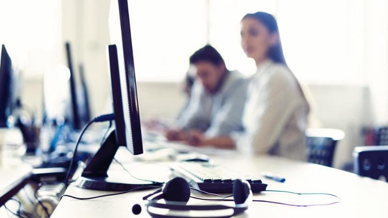 Servizio clienti nelle tlc, basta opzioni infinite. Ora c’è il diritto a “parlare con l’operatore”