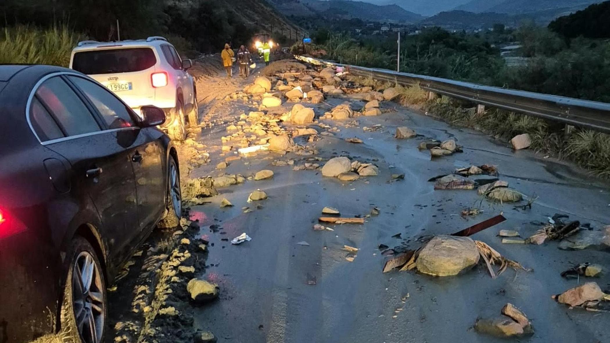 maltempo emergenza al sud esondazioni a lipari danni nel reggino scuole chiuse nel salento da Repubblica.it maltempo emergenza al sud esondazioni a lipari danni nel reggino scuole chiuse nel salento