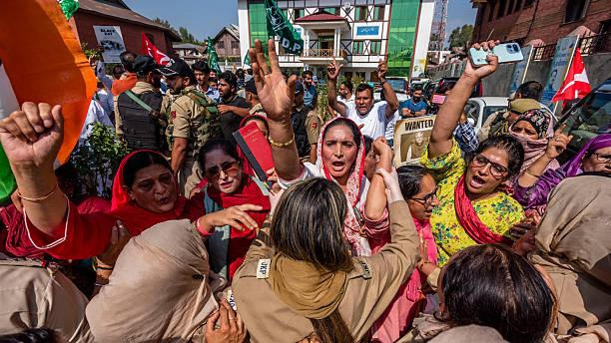 india proteste a nuova delhi contro la riforma delle liste elettorali oltre mille fermati tra cui i leader degli scarafaggi da Repubblica.it india proteste a nuova delhi contro la riforma delle liste elettorali oltre mille fermati tra cui i leader degli scarafaggi