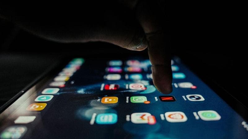 Abbonamenti app e streaming, come sopravvivere alla marea. Il caso del bottone di recesso nascosto