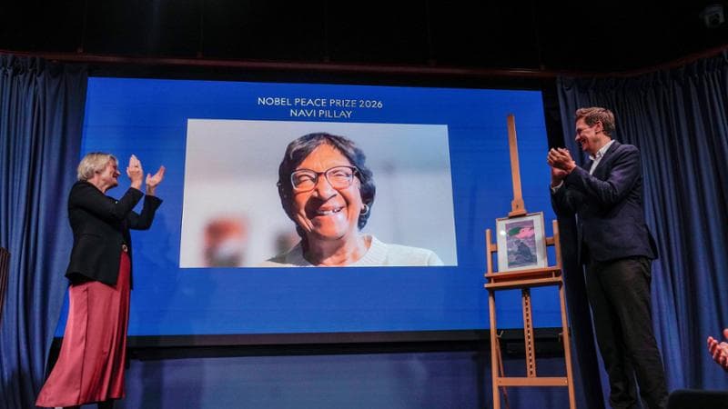 La giurista sudafricana Navi Pillay nel momento in cui le viene conferito il Nobel per la Pace