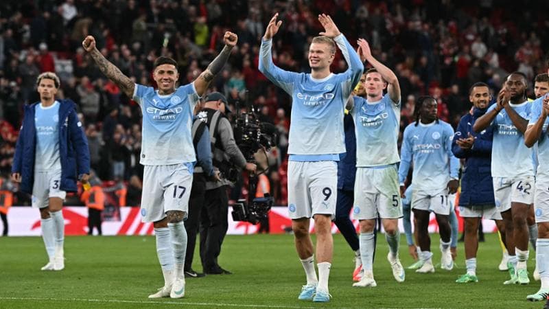 I giocatori del Manchester City festeggiano a fine partita