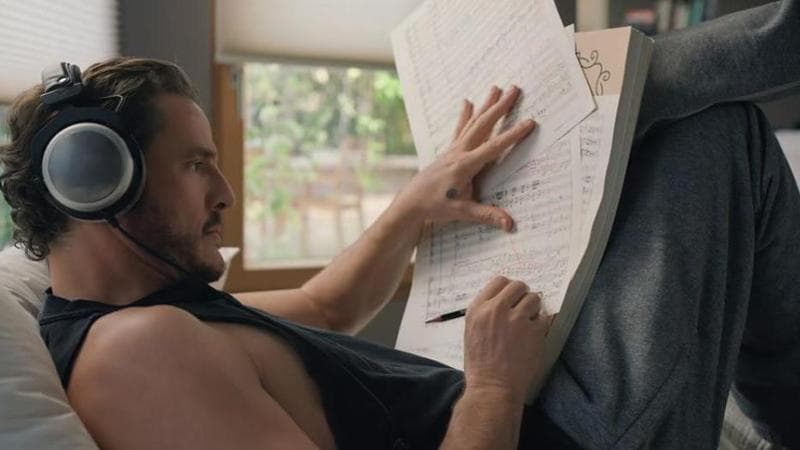 Pedro Pascal musicista e seduttore In Behemoth!. Il regista Gilroy: “Mi sono ispirato a Mastroianni”
