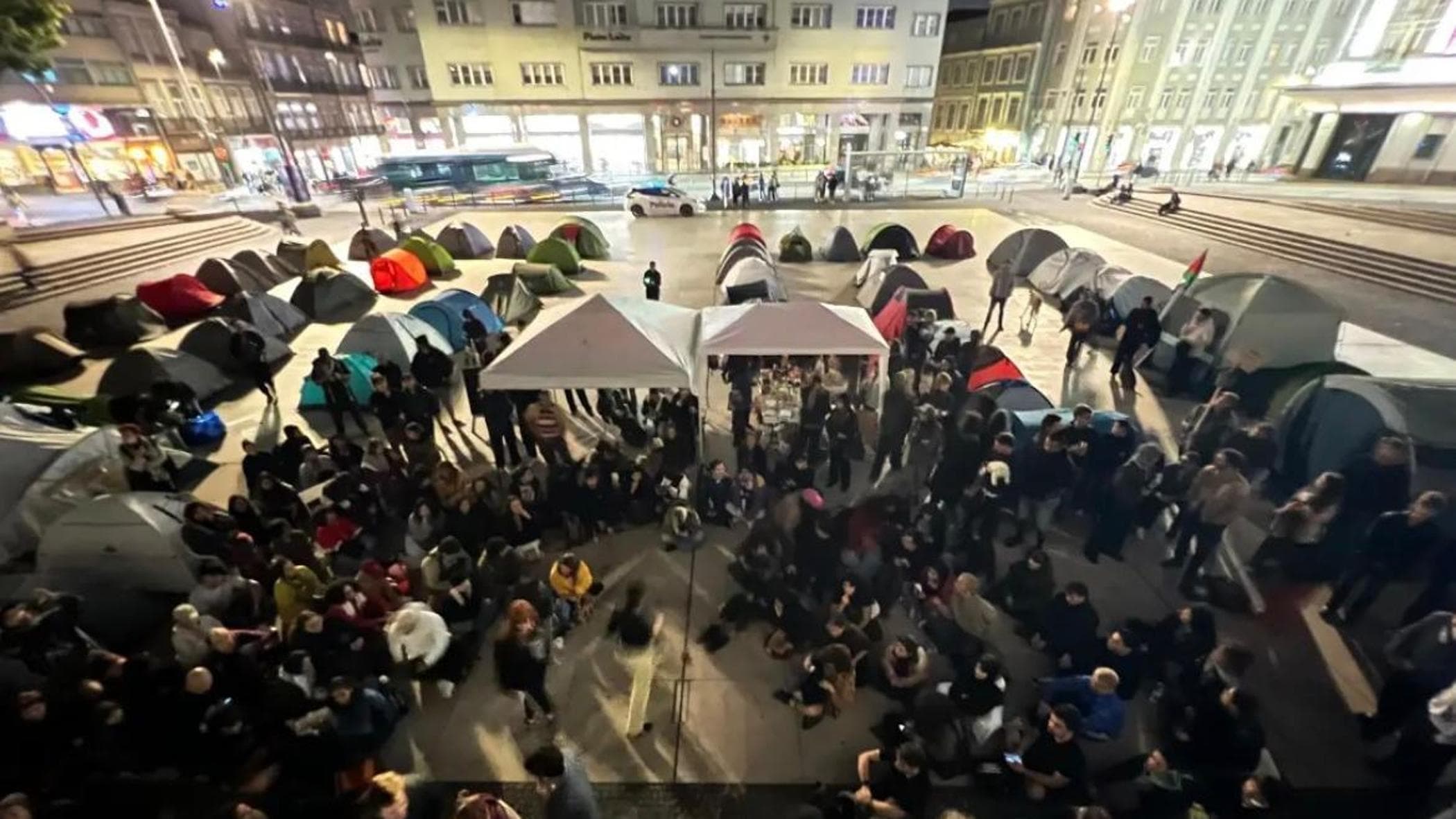 da puerta del sol a porto la protesta per la casa si estende in portogallo da Repubblica.it da puerta del sol a porto la protesta per la casa si estende in portogallo