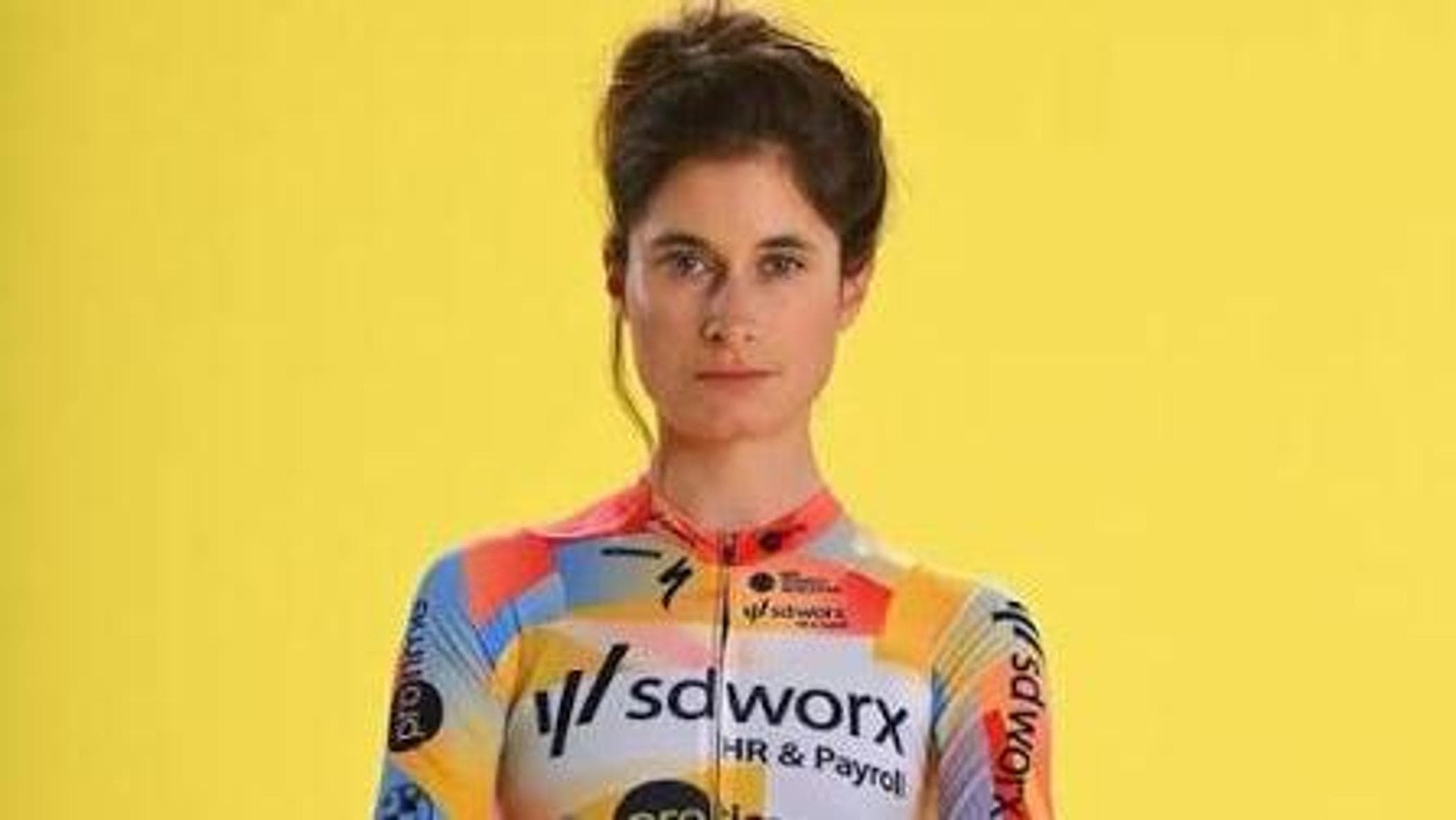 O exame antidoping da mãe morta na sala ao lado: uma peça de Valentina Cavalla