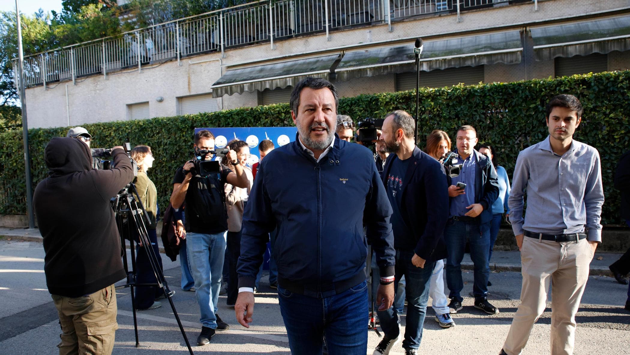 lega salvini si dimette da segretario ora pronto a ricandidarmi e chiede di azzerare i vice da Repubblica.it lega salvini si dimette da segretario ora pronto a ricandidarmi e chiede di azzerare i vice