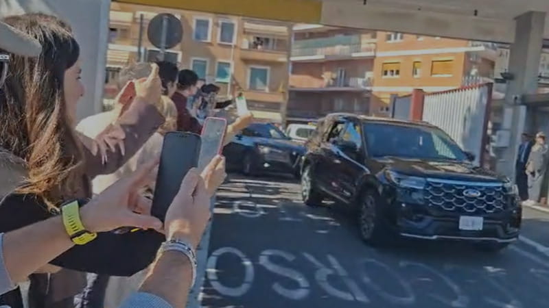 Papa Leone XIV arriva al Gemelli: sarà operato oggi