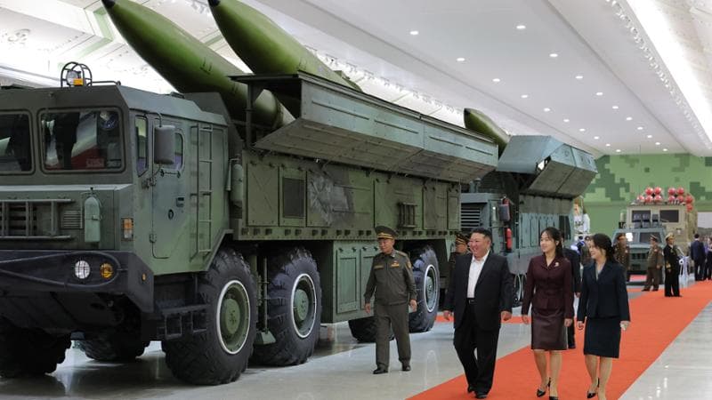 Anteprima: Corea del Nord, Kim Jong-un tra missili e droni inaugura il suo museo delle armi