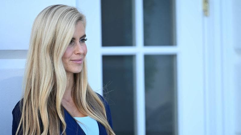 Tutti i complotti di Katie Zacharia, la nuova portavoce di Trump