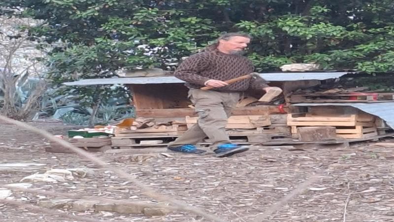 La famiglia nel bosco, i tre bambini verso il weekend insieme ai genitori