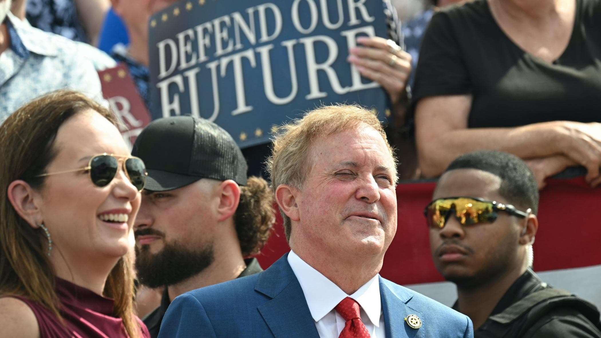 Usa, video imbarazzante per Paxton in Texas e grazia di Trump