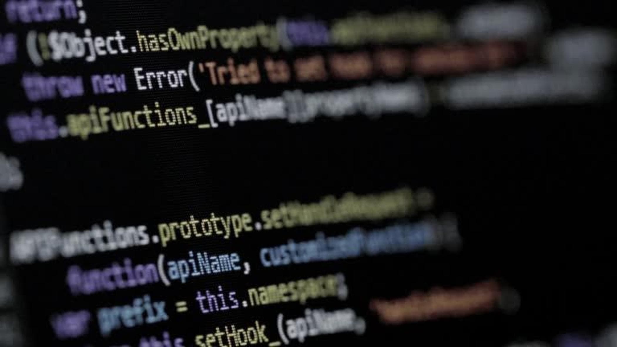 Criminalità informatica, servizi internet sospesi e blackout totali: le minacce ai cittadini