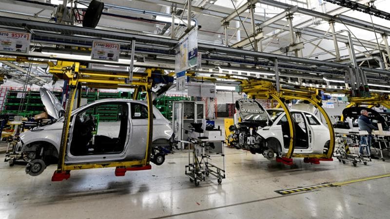 Auto, accordo franco-tedesco su motori termici e ibride cinesi