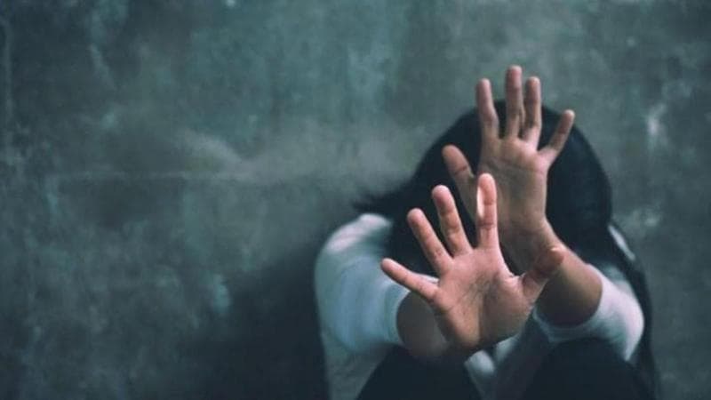 Cagliari, incinta a 12 anni: il test genetico accusa il padre della ragazzina che è stato arrestato