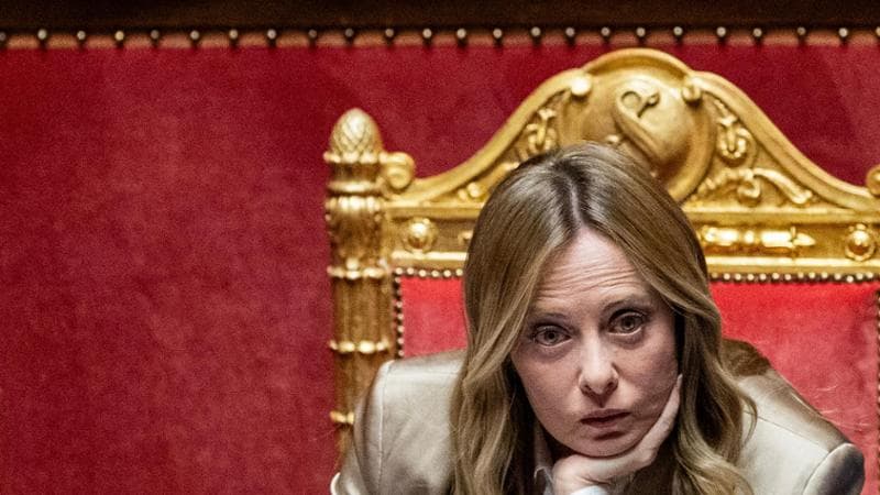 Meloni attacca l’Ue ma è costretta a bussare alle sue porte dopo la svolta putiniana di Trump