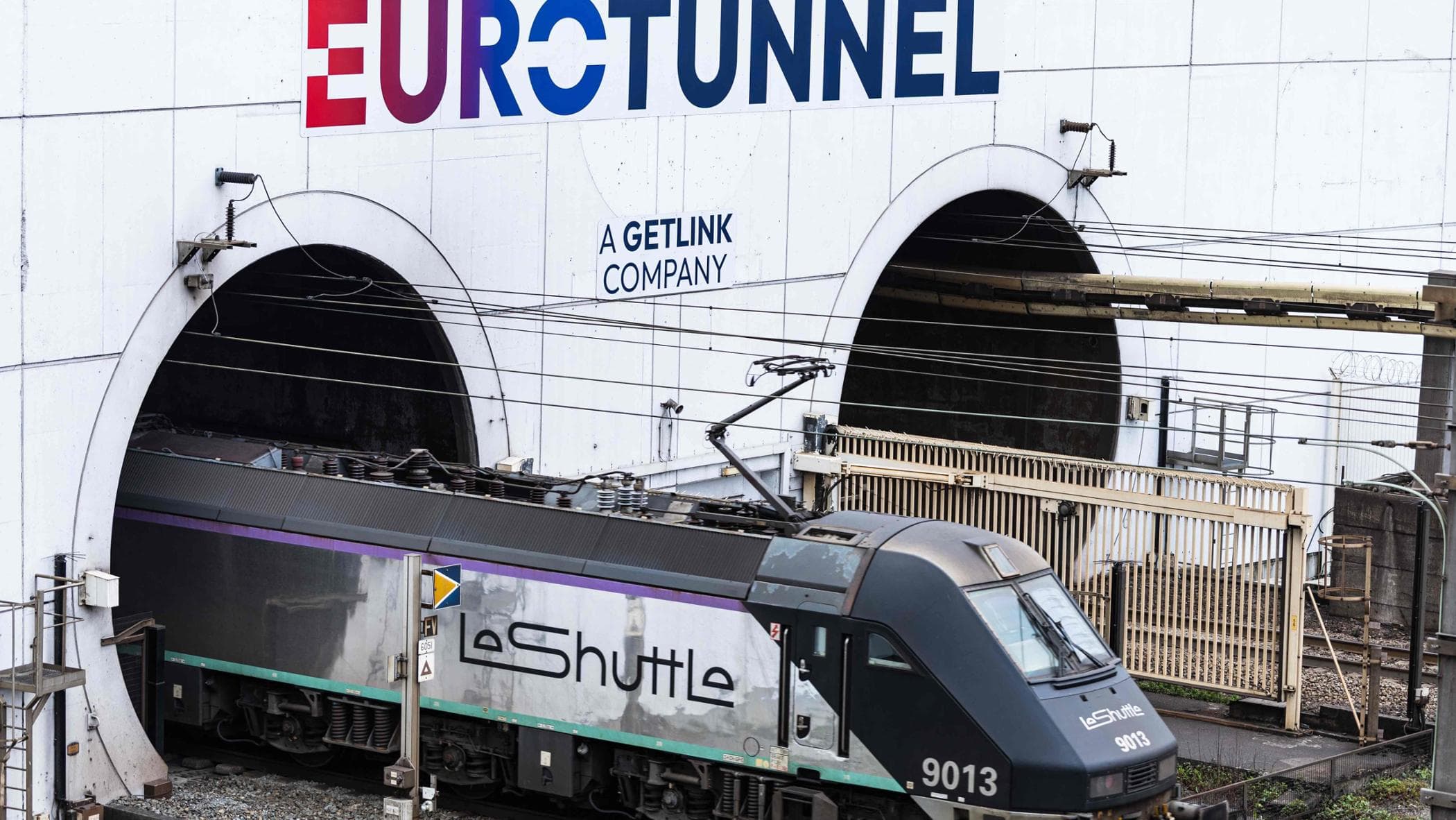tunnel sotto la manica un autobus si scontra con un treno 19 feriti da Repubblica.it tunnel sotto la manica un autobus si scontra con un treno 19 feriti