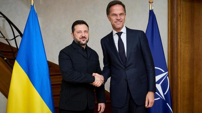 Il presidente ucraino Volodymyr Zelensky e il segretario generale della Nato Mark Rutte
