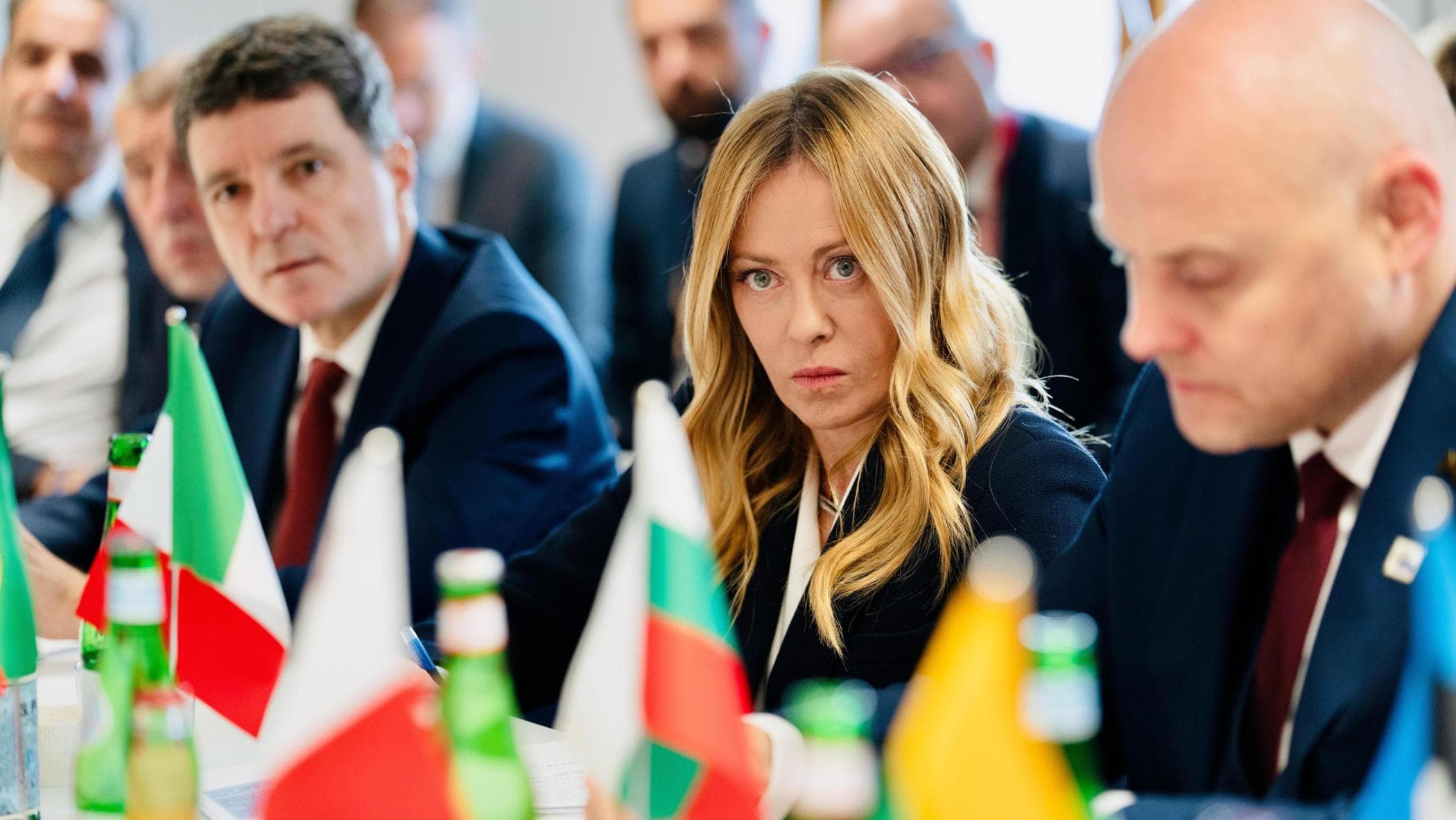 cos236 non reggiamo meloni a mani vuote si affida a visegrad da Repubblica.it cos236 non reggiamo meloni a mani vuote si affida a visegrad