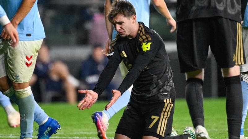 Juve, rabbia Conceicao. Prende a pugni la panchina, discute e se ne va: “Sono andato al bagno”