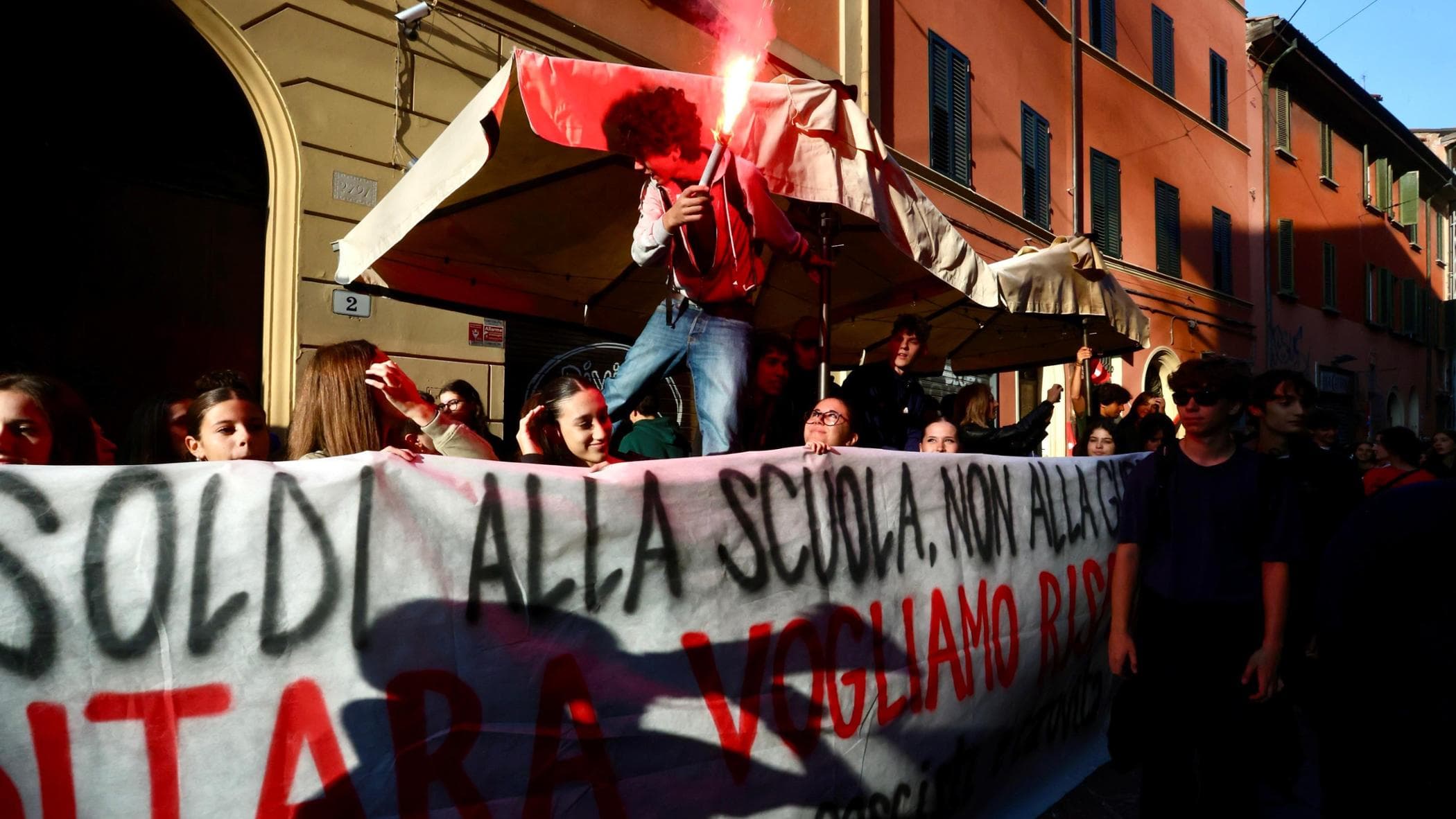 da torino a napoli le piazze calde degli studenti oggi cortei in tutta italia da Repubblica.it da torino a napoli le piazze calde degli studenti oggi cortei in tutta italia