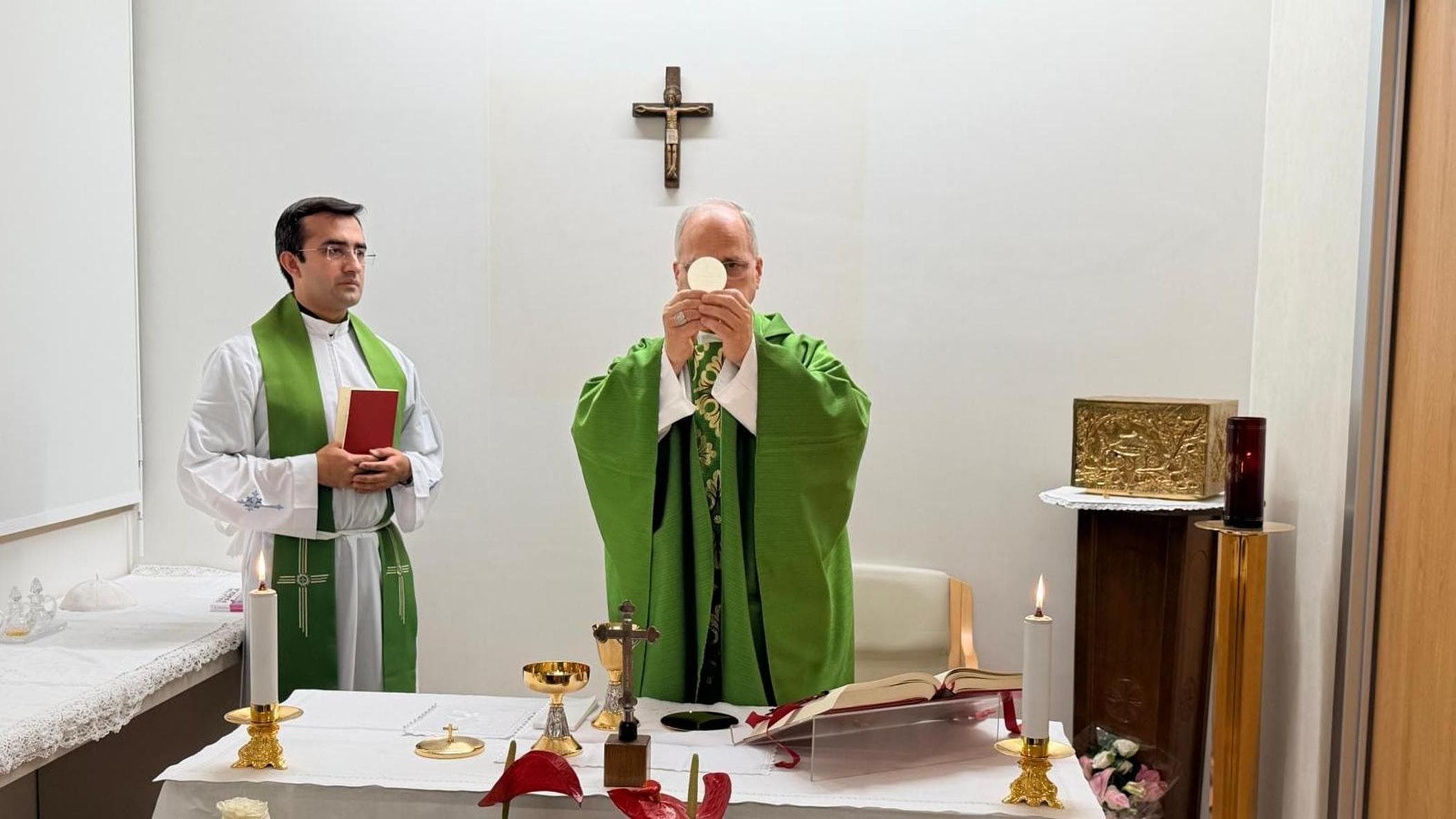 il papa celebra messa e ringrazia medici e infermieri ecco le prime foto dopo l8217intervento da Repubblica.it il papa celebra messa e ringrazia medici e infermieri ecco le prime foto dopo l8217intervento