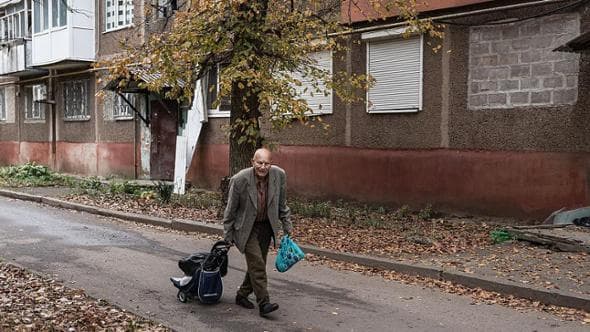Zelensky all’Ue: “Se perdiamo ci saranno 20 milioni di profughi” | La diretta