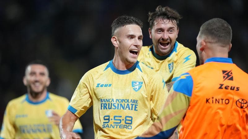 Raimondo esulta con i compagno