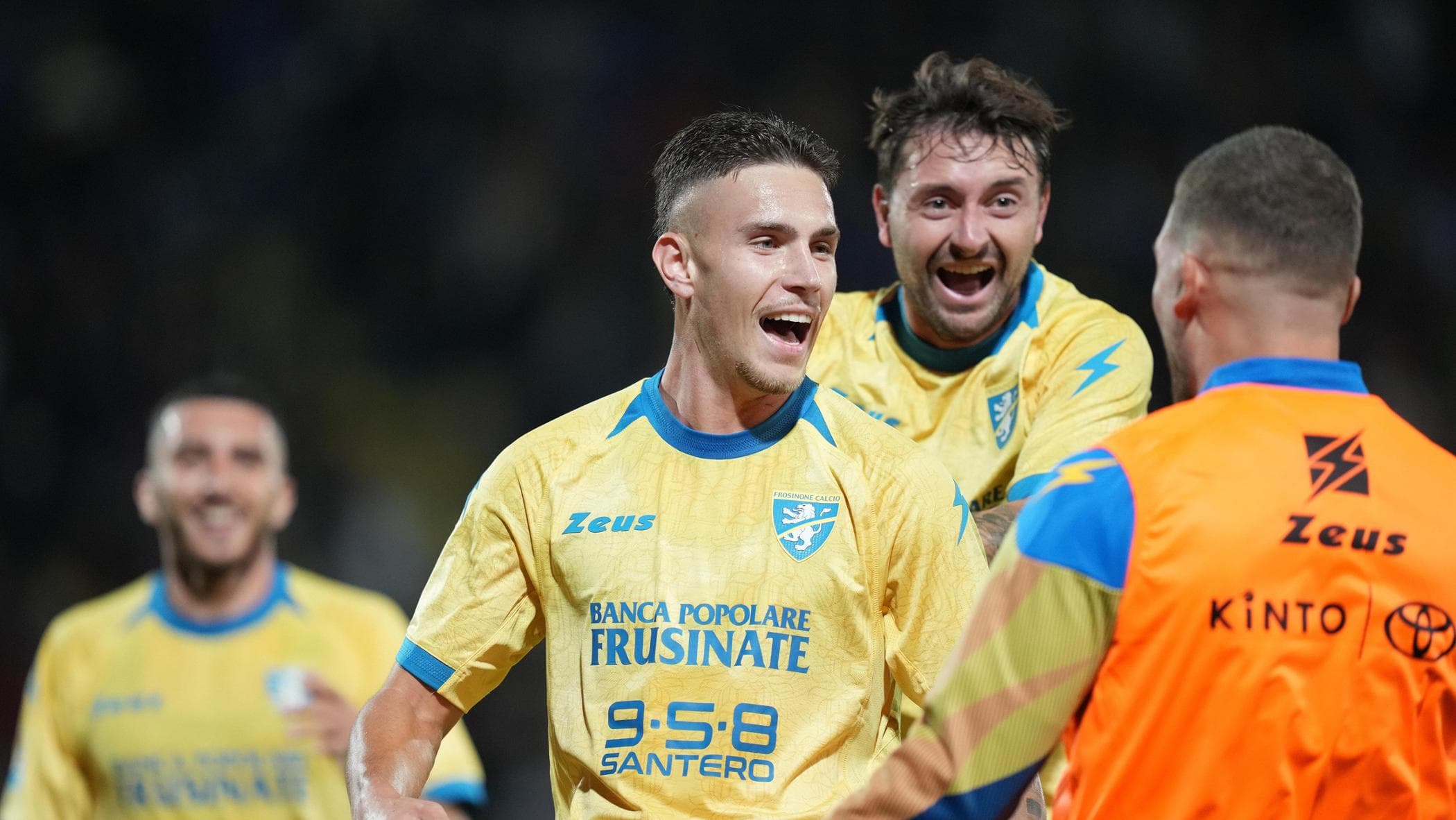raimondo fa tripletta il frosinone 232 uno spettacolo 4 2 al sassuolo da Repubblica.it raimondo fa tripletta il frosinone 232 uno spettacolo 4 2 al sassuolo