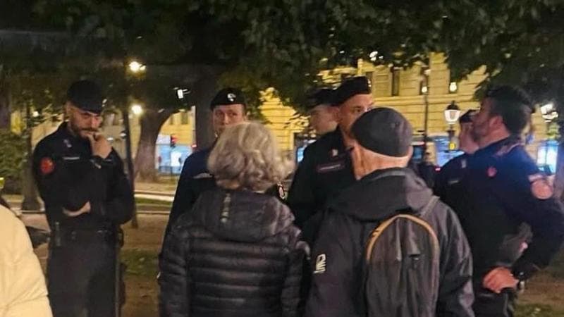Trieste, la questura vieta di distribuire pasti ai migranti nel weekend: turba lo svago cittadino