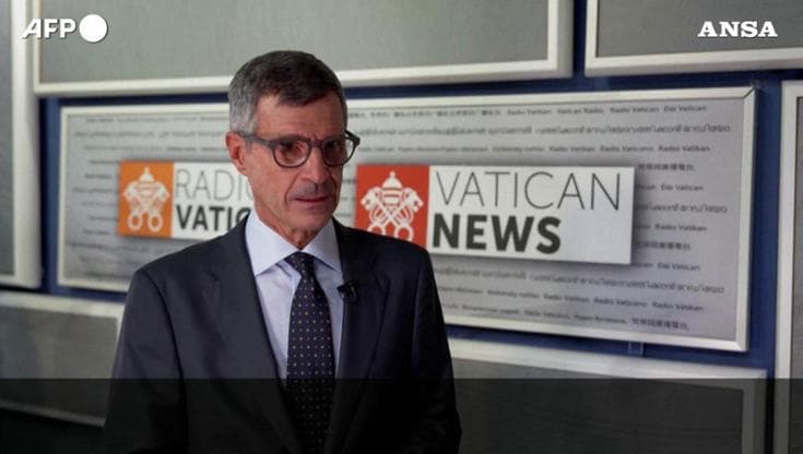 Il chirurgo che ha operato il Papa: "Recupero pieno in un paio di settimane, ok ai viaggi in aereo"