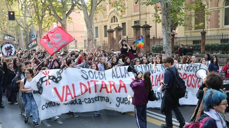 Non spegnete la voce a chi è senza futuro